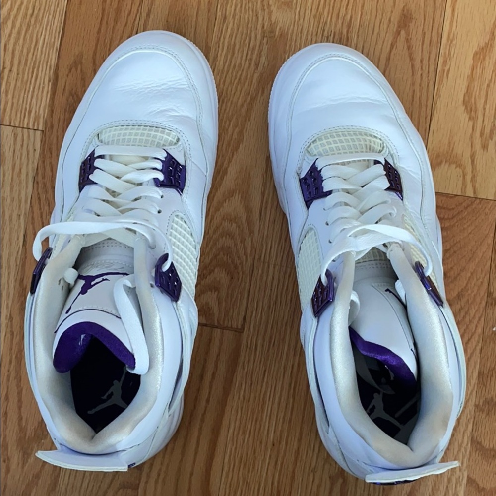Air Jordan retro 4 metallic purple  size 11